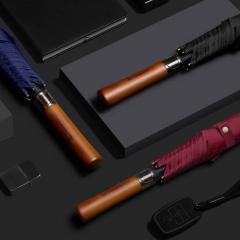 houten paraplu met lange steel
